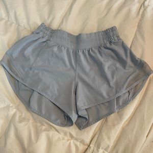 Lululemon hotty hot shorts 2.5 in size 4